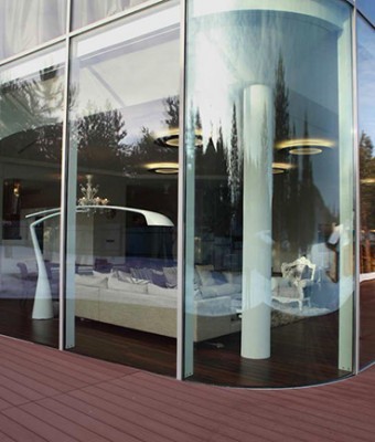 Архитектор Андрей Тигунцев (Andrey Tiguntsev) представил потрясающий проект стеклянный дом.