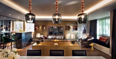 Красивые апартаменты от EtchDesignGroup, украшенные вместе с BRABBU